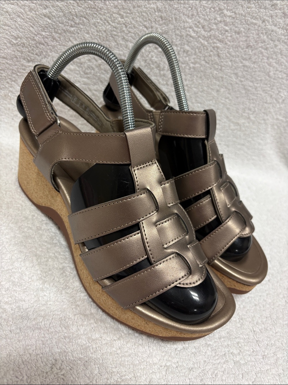 Clark’s Chelsea Metallic Taupe pewter Wedge Sandals nwot size 9